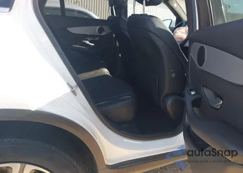 2017 Mercedes-Benz Glc 300 4Matic z USA, uszkodzony, nr VIN WDC0G4KB0HF153398